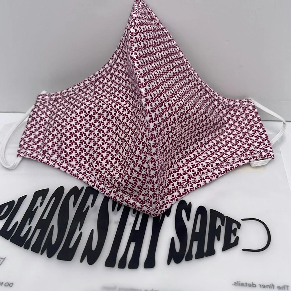 Red and White Patterned Face Mask TED BAKER LONDON Reversible Reusable
NWT - Picture 5 of 15